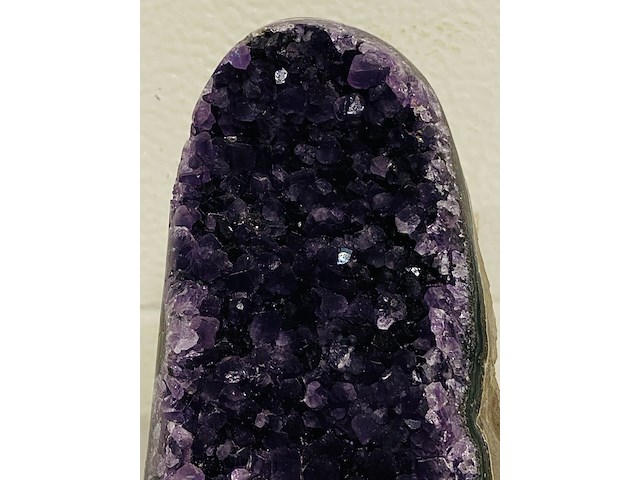 Amethist druse met gepolijste randen, paars - afbeelding 4 van  4