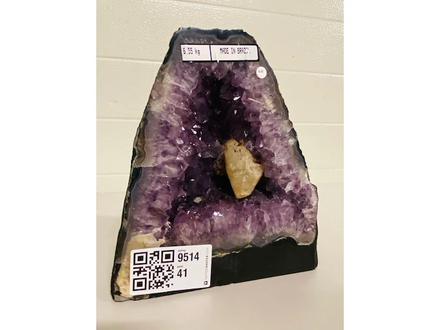 Amethist geode met calciet kristal - afbeelding 1 van  5