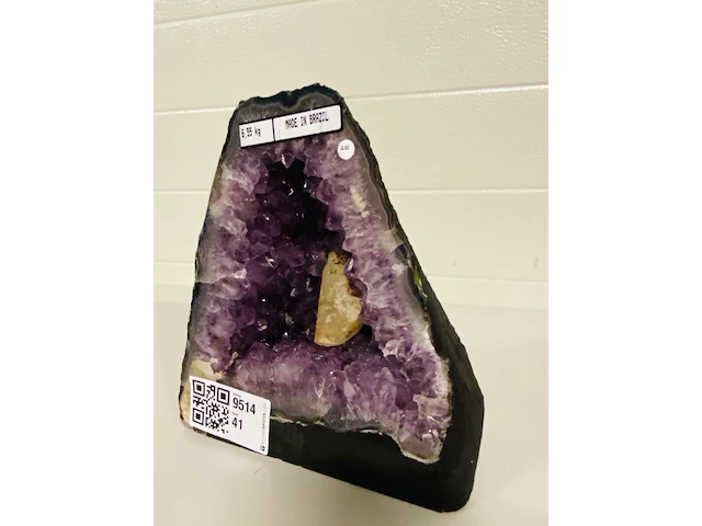 Amethist geode met calciet kristal - afbeelding 2 van  5