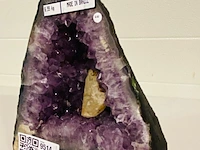 Amethist geode met calciet kristal - afbeelding 2 van  5