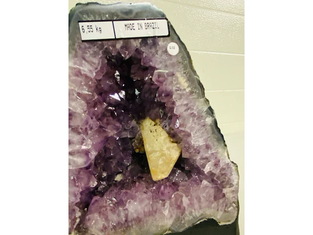 Amethist geode met calciet kristal - afbeelding 3 van  5