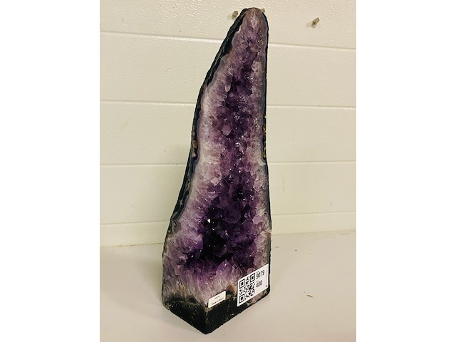 Amethist geode met chalcedoon rand - afbeelding 1 van  5