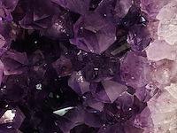 Amethist geode met chalcedoon rand - afbeelding 4 van  5