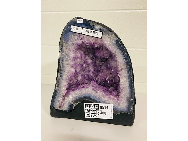 Amethist geode met chalcedoon rand - afbeelding 1 van  5