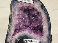 Amethist geode met chalcedoon rand