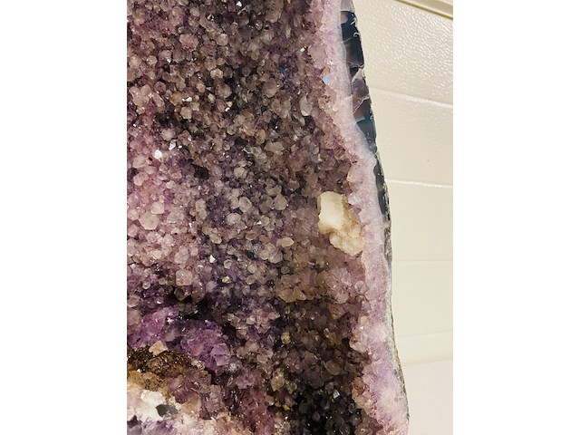Amethist geode - afbeelding 6 van  8