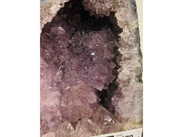 Amethist geode - afbeelding 4 van  6