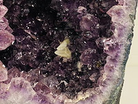 Amethist geode - afbeelding 4 van  8