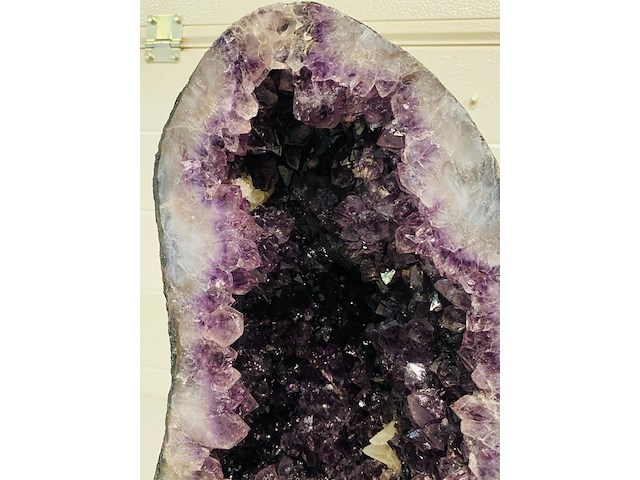 Amethist geode - afbeelding 6 van  8