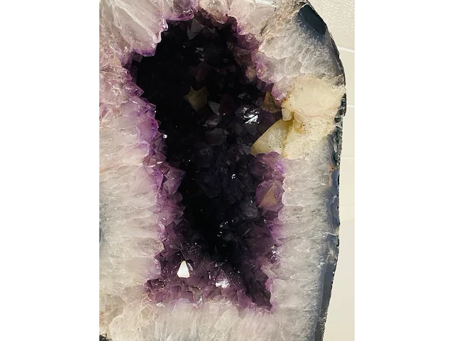 Amethist geode - afbeelding 3 van  6