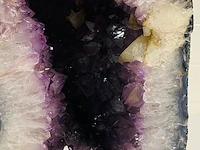 Amethist geode - afbeelding 3 van  6