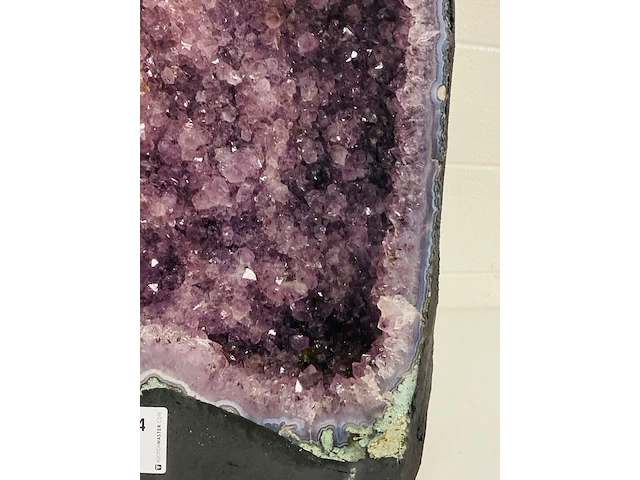 Amethist geode - afbeelding 4 van  7