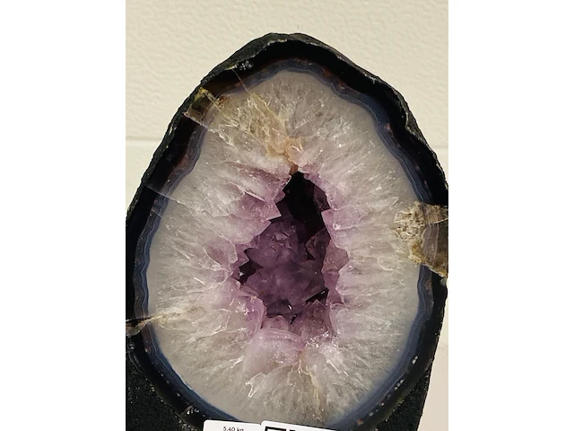 Amethist geode - afbeelding 3 van  6