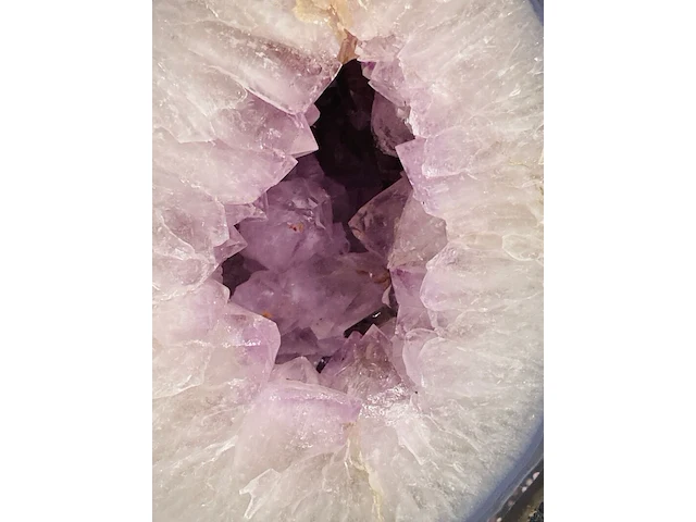 Amethist geode - afbeelding 4 van  6