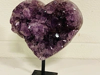 Amethist hart op metalen standaard