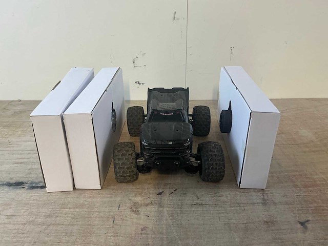 Amewi hyper go 1/14 r/c brushless 4wd truggy educatief - afbeelding 1 van  8