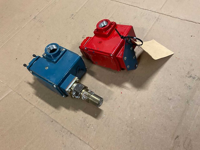 Amot druk- temperatuurschakelaar (2x) - afbeelding 3 van  5