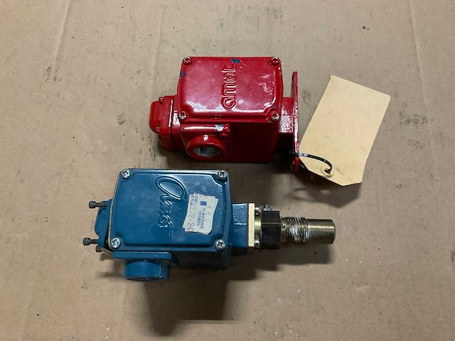 Amot druk- temperatuurschakelaar (2x) - afbeelding 2 van  5