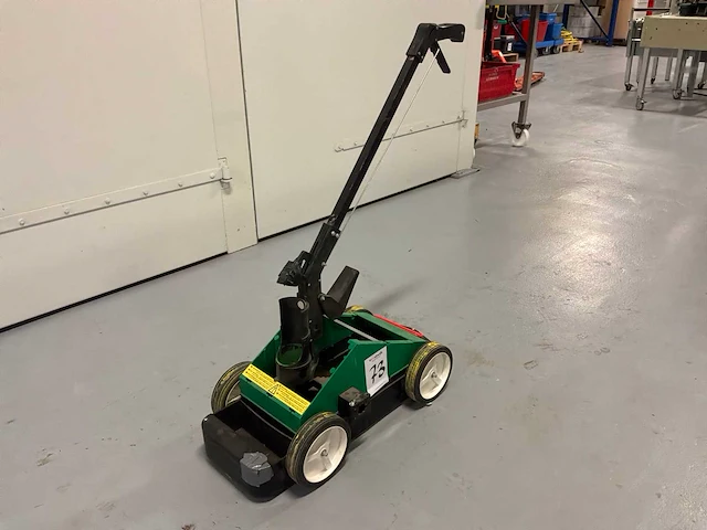 Ampere lijnmarkeerwagen - afbeelding 1 van  5