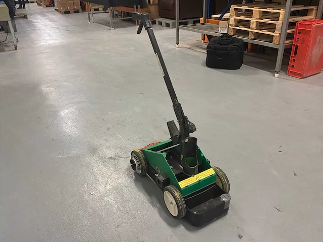 Ampere lijnmarkeerwagen - afbeelding 4 van  5