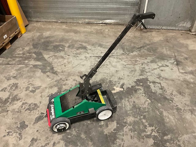 A.m.p.e.r.e. system super striper markeerwagen - afbeelding 1 van  2