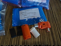 Amphenol - 8.0 surlok plus emi ra - connector plug (28x) - afbeelding 2 van  3