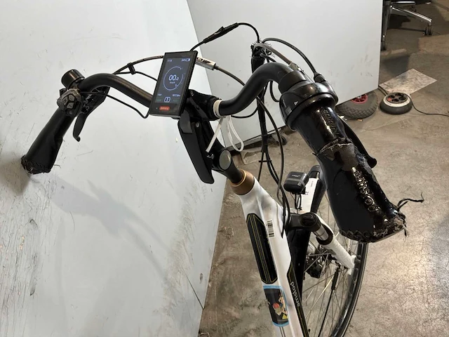 Amslod aston mx elektrische damesfiets - afbeelding 8 van  10