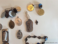 Amuletten + kruisjes - afbeelding 3 van  3