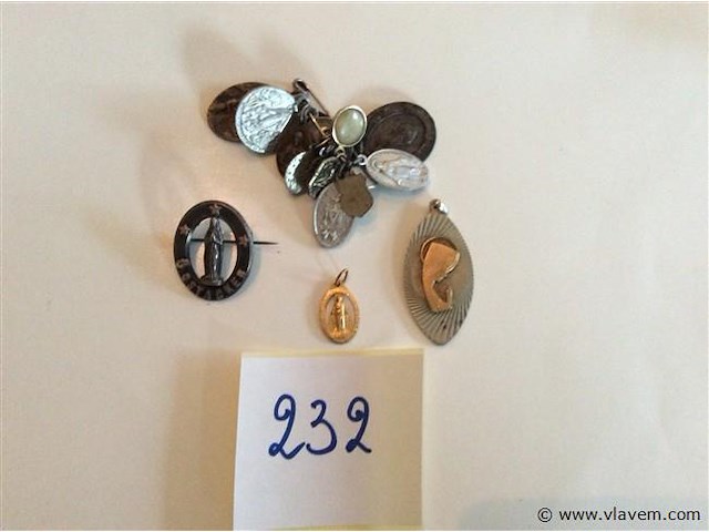 Amuletten - afbeelding 1 van  3