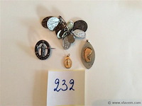 Amuletten - afbeelding 1 van  3