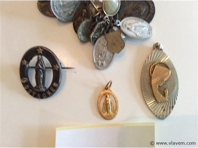 Amuletten - afbeelding 2 van  3