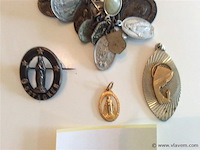 Amuletten - afbeelding 2 van  3