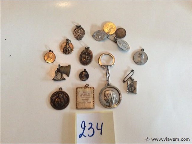 Amuletten - afbeelding 1 van  3