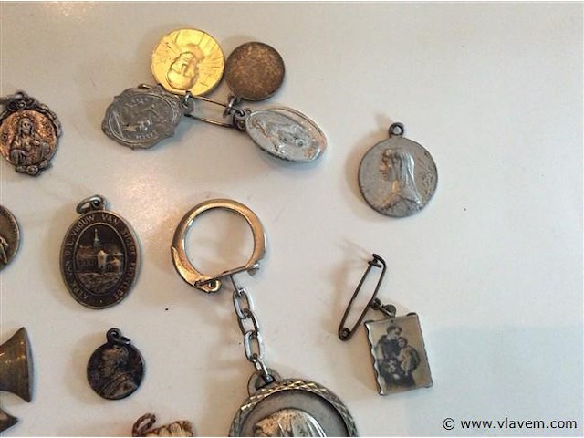 Amuletten - afbeelding 3 van  3