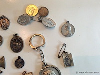 Amuletten - afbeelding 3 van  3