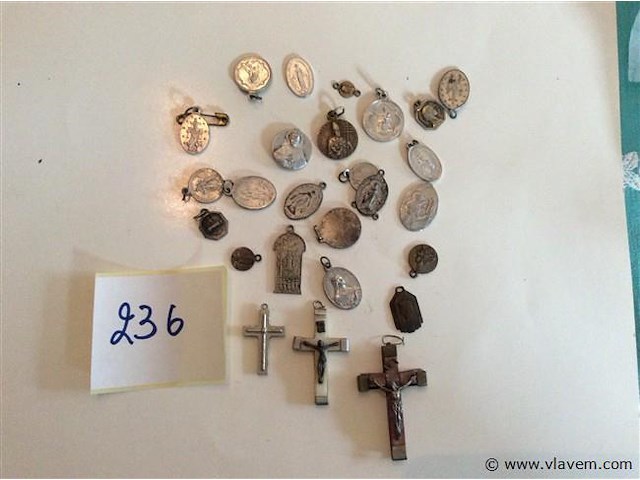 Amuletten - afbeelding 1 van  3