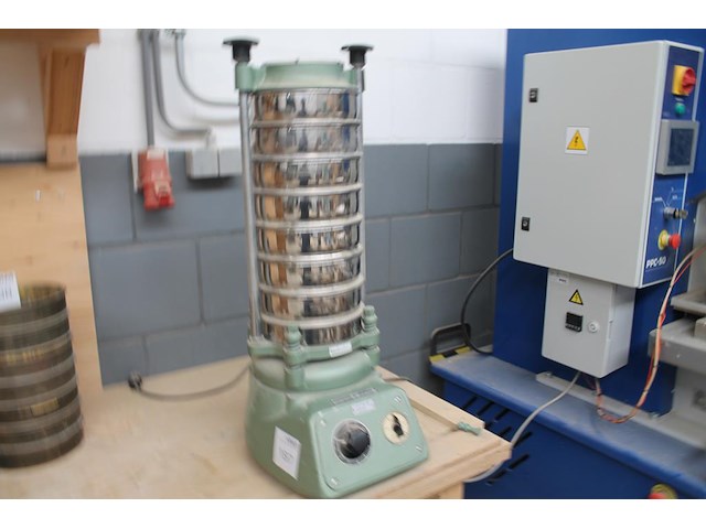 Analyse zeefmachine haver & woecker eml200. bouwjaar 1981. - afbeelding 1 van  4