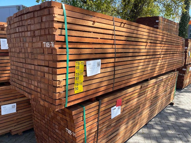 Angelim pedra onderliggers fijnbezaagd 4650x60x40mm (128x) - afbeelding 4 van  4