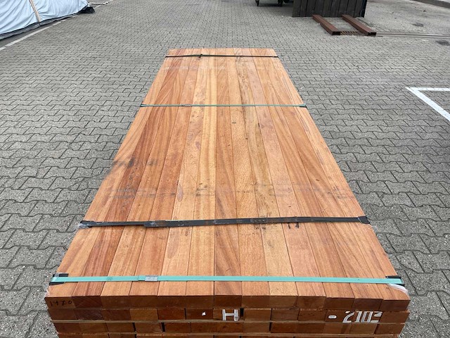 Angelim pedra onderliggers geschaafd 2500x68x45mm (156x) - afbeelding 1 van  3