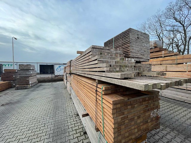 Angelim pedra palen fijnbezaagd 3350-4900x52x52mm (170x) - afbeelding 2 van  3