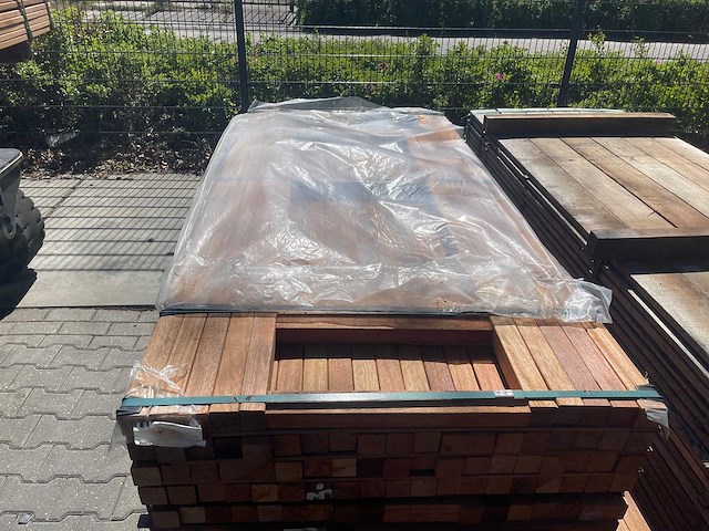 Angelim pedra palen geschaafd 1550-2150x45x45mm (121x) - afbeelding 1 van  3