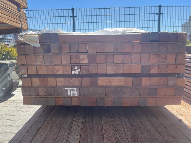 Angelim pedra palen geschaafd 1550-2150x45x45mm (121x) - afbeelding 3 van  3