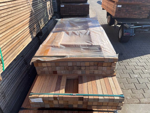 Angelim pedra palen geschaafd 1550-2150x45x45mm (121x) - afbeelding 1 van  3