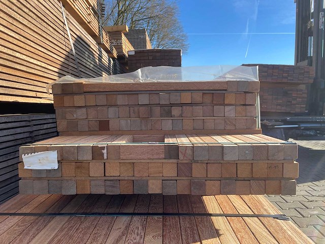 Angelim pedra palen geschaafd 1550-2150x45x45mm (121x) - afbeelding 3 van  3