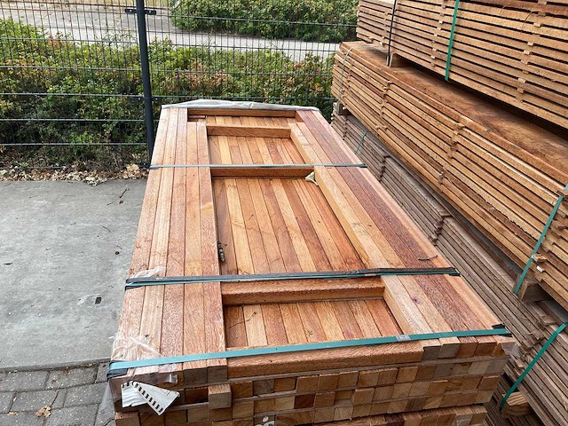 Angelim pedra palen geschaafd 1550-2150x45x45mm (121x) - afbeelding 1 van  2