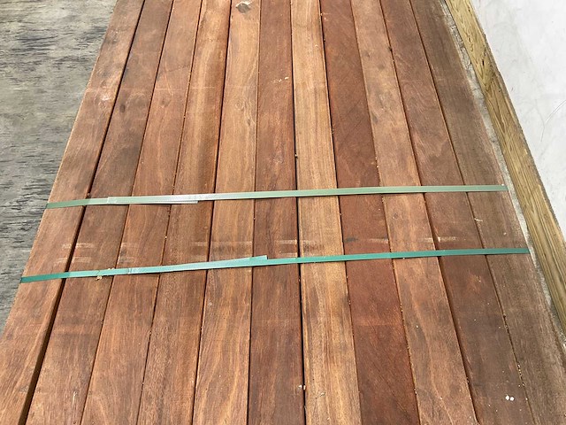 Angelim vermelho hardhouten regel vlak geschaafd - 300x9x4,5 cm (25x) - afbeelding 1 van  2