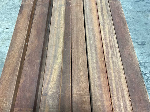 Angelim vermelho hardhouten regel vlak geschaafd - 350x9x4,5 cm (21x) - afbeelding 4 van  7