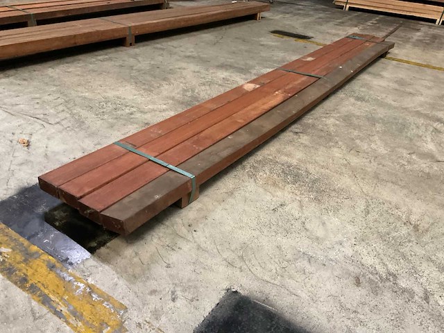 Angelim vermelho regels geschaafd 45x90 mm (4x) - afbeelding 1 van  4