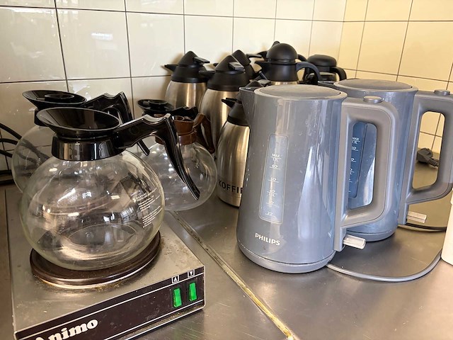 Animo koffie warmtehoudplaat met 10 thermoscannen, 5 koffiepotten, etc. - afbeelding 4 van  4