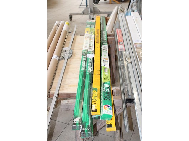 Anti-inbraakstrips secu in diverse uitvoeringen w.o. 205 cm en 211,5 cm. 6 stuks. - afbeelding 2 van  2
